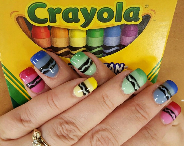 Nageldesign für die Schule Crayola Nails Anleitung