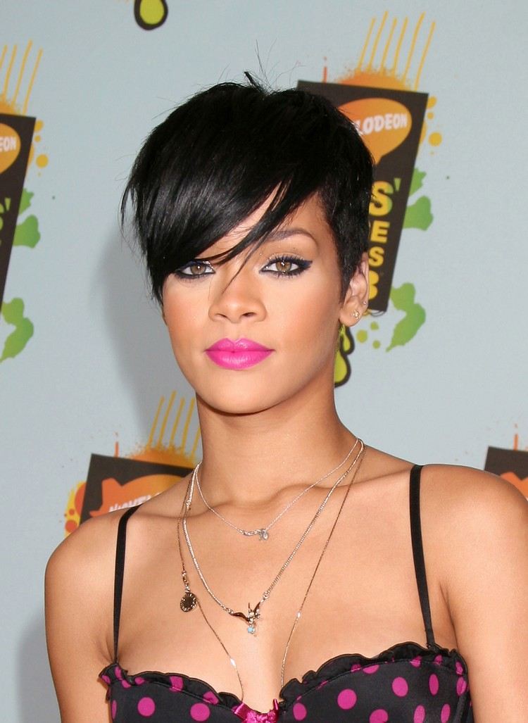 Rihanna Frisuren kurze Haare Long Pixie Cut 2021