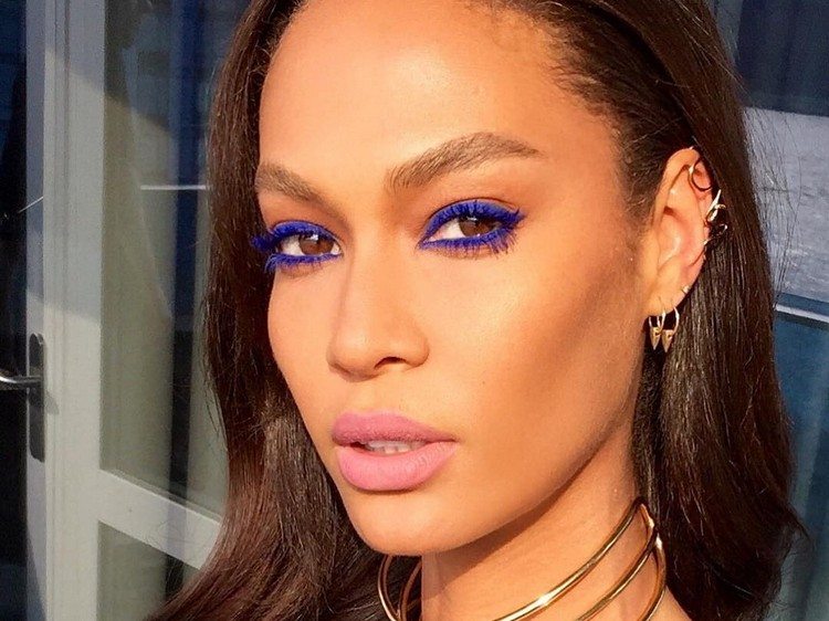 Sommer Make-up Trends 2021 Blue Eyeliner Look