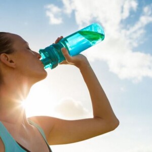 Viel Wasser trinken kann Kreislauf in Schwung bringen