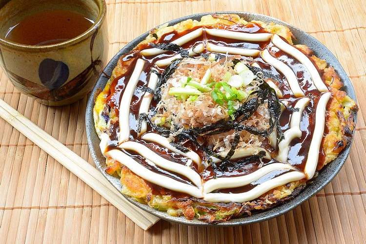 ausgefallene Pizzabeläge japanische Pizza Okonomiyaki Rezept