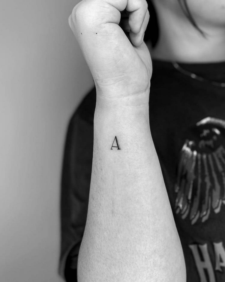 dezente Tattoos Handgelenk Tattootrends Frauen