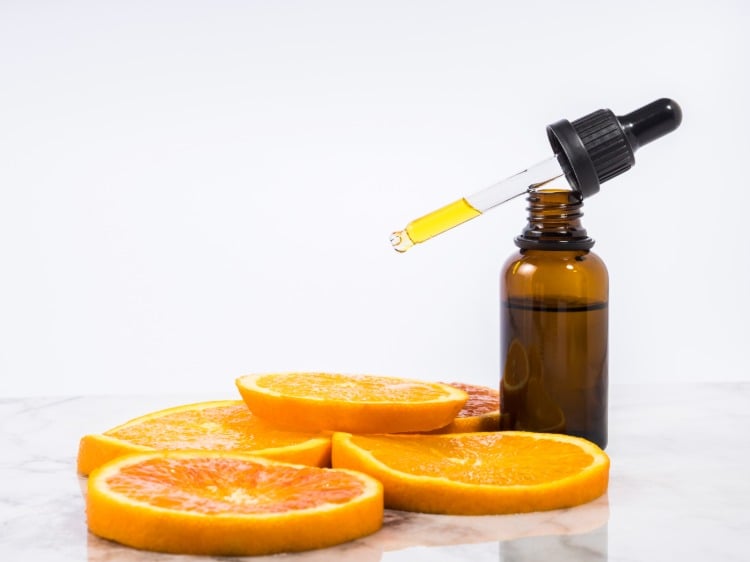 extrakt aus orangen liefert ascorbinsäure als tropfen
