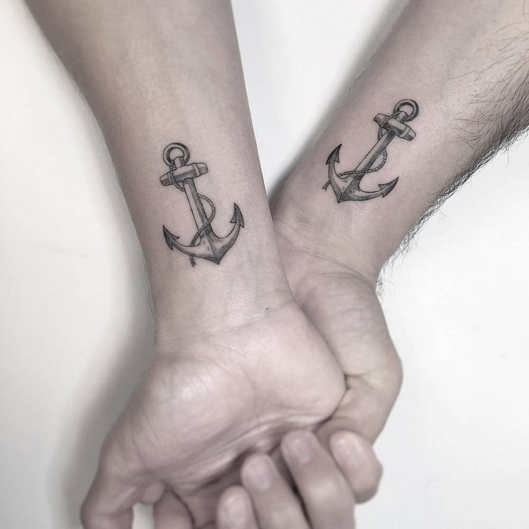 filigranes Tattoo Handgelenk Partnertattoo Bilder