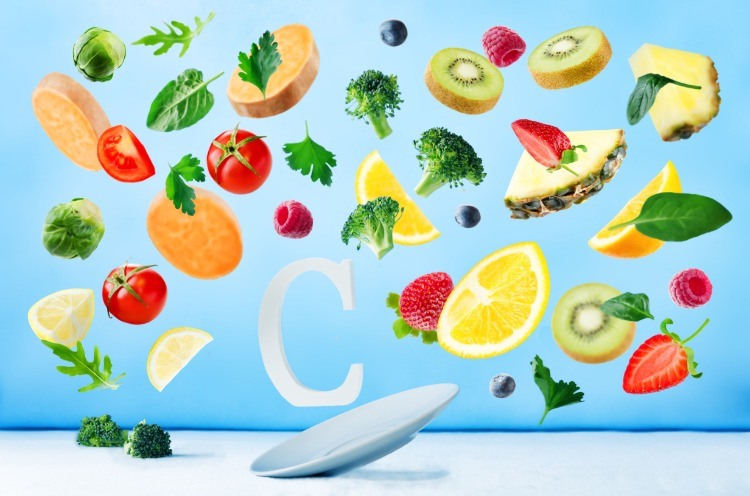 gesunde lebensmittel und ein täglicher bedarf an vitamin c gedeckt
