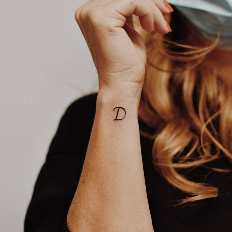 minimalistische Tattoos Trend dezentes Tattoo Handgelenk Frauen