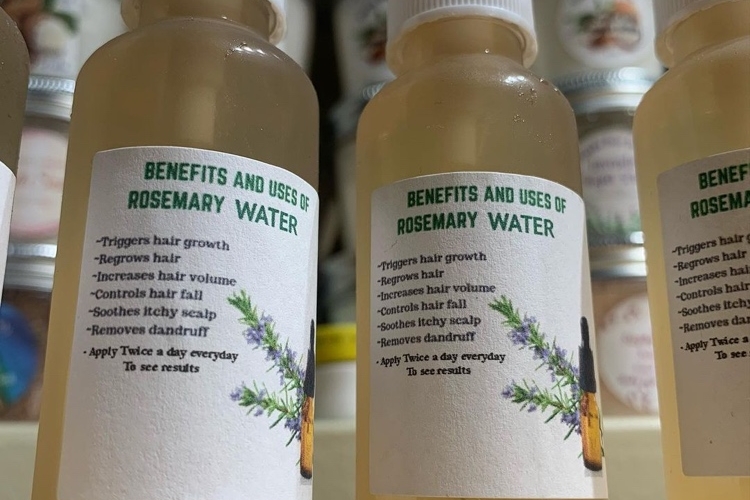 TikTokHit Das bringt Rosmarinwasser für die Haare! (+ Rezept)