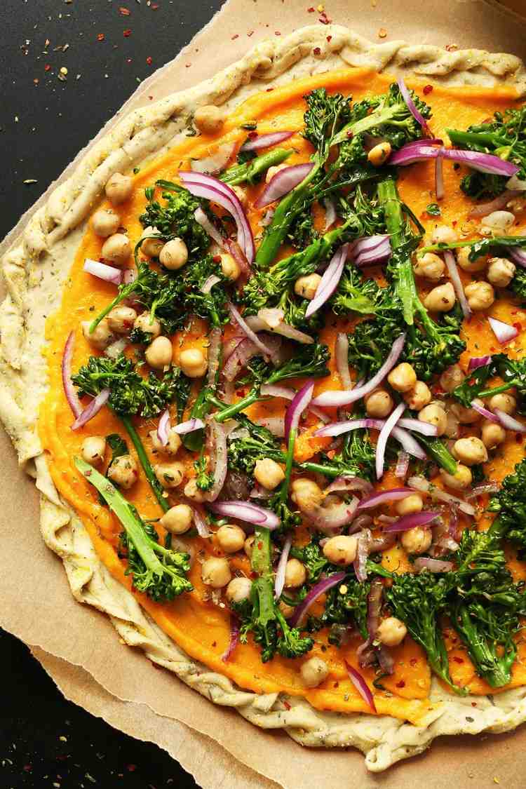 vegane Pizzabeläge Rezepte Pizza mit Hummus und Kichererbsen