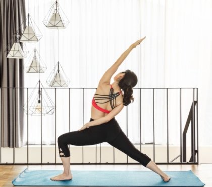 yoga übungen und körperliche bewegung als schutzfaktoren bei chronischen krankheiten