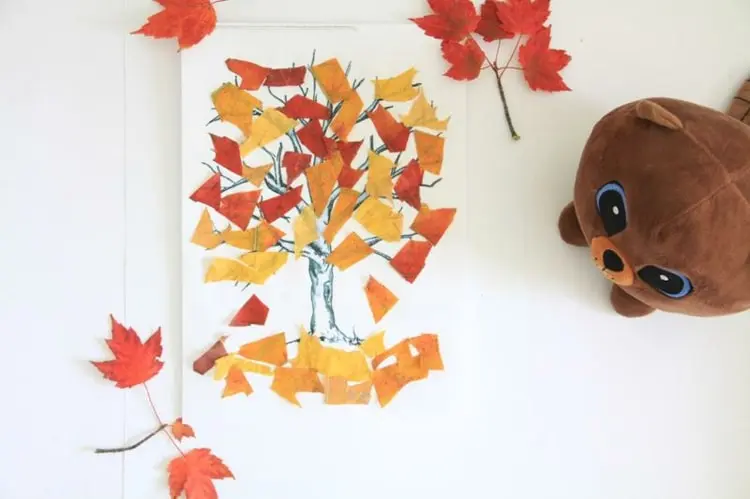 Aus Schnipseln aus Herbstblättern Bilder und Collagen herstellen