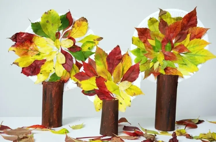 Bastelidee für Kinder und Erwachsene - Bäume im Herbst-Look mit bunten Blättern