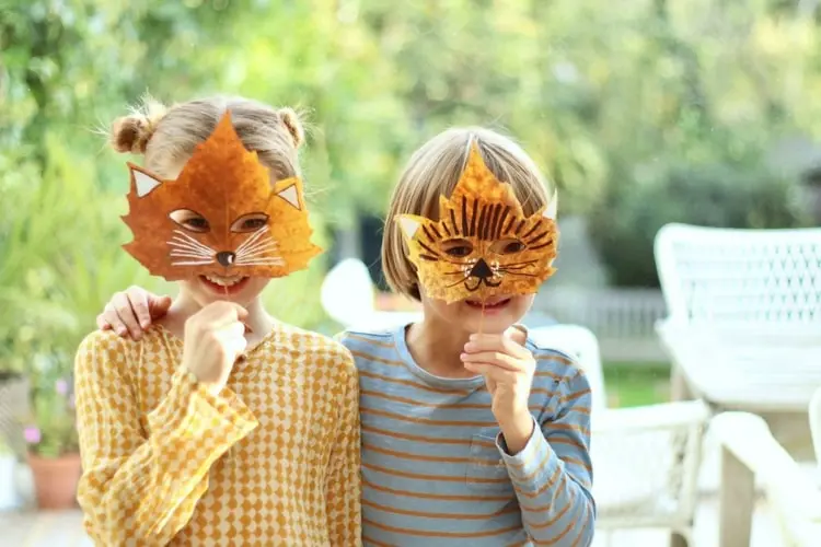 Coole Tiermasken komplett aus Laubblättern gemacht
