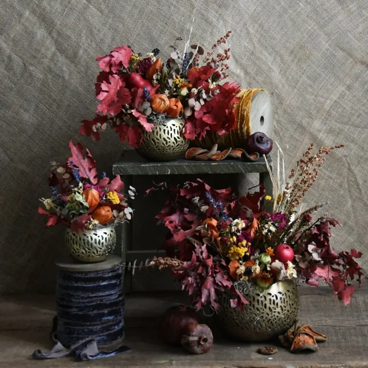 Gestecke aus Trokenblumen in tpischen Herbstfarben basteln im Metalltopf