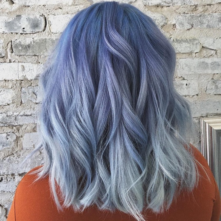 Haarfarben Trends Herbst 2021 Ice Blue Haarfarbe