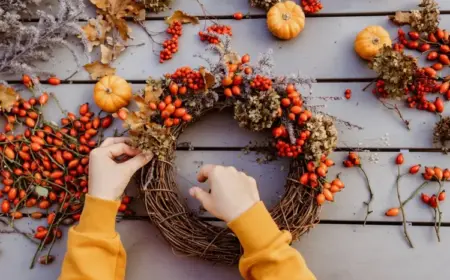 Herbst Türkranz mit Hagebutten, Vogelbeeren, und getrockneten Blumen