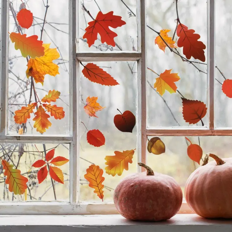 Herbstdeko fürs Fenster basteln - Einfache Idee mit Herbstblättern an der Scheibe