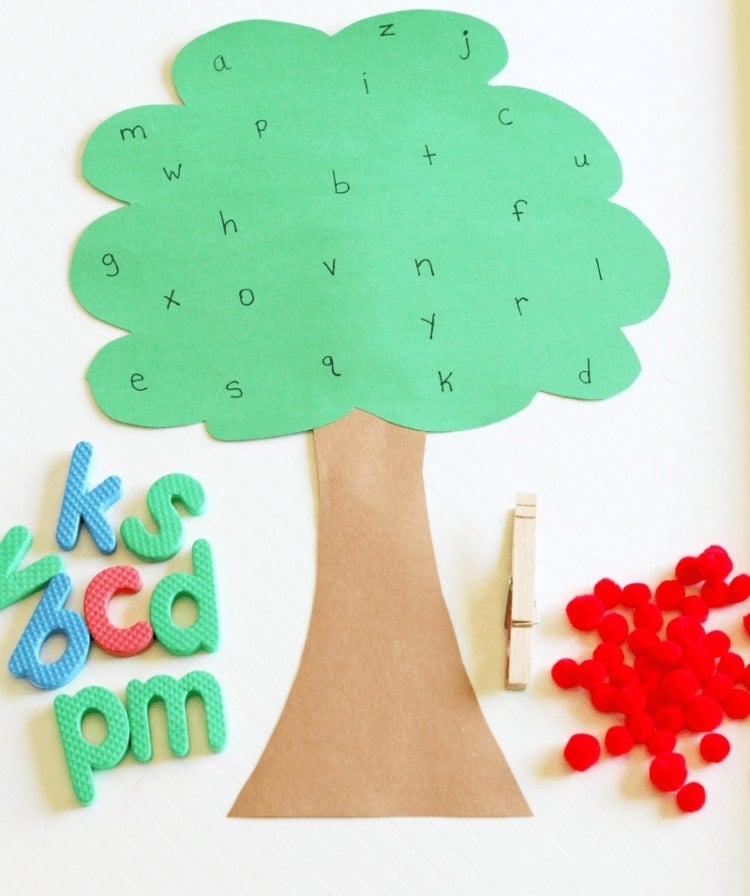 Lesen spielerisch lernen Apfelbaum basteln mit Kindern