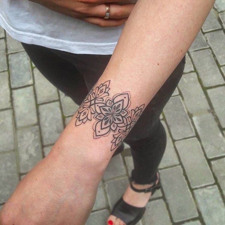 Mandala Tattoo Handgelenk Frauen Tattootrends Herbst 2021
