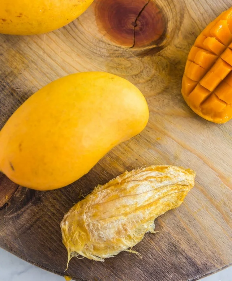 Mango vom Kern lösen Mangokern einpflanzen