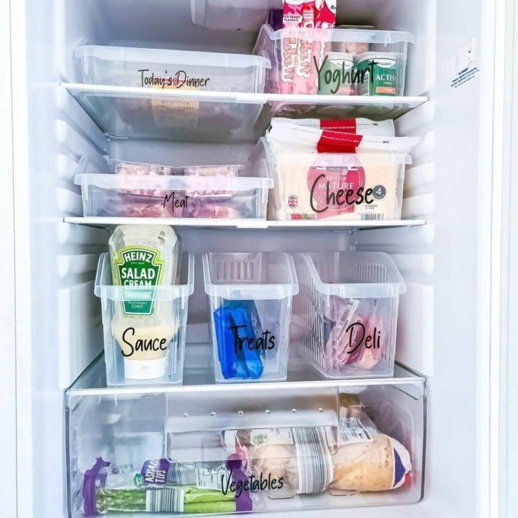 Ordnung im Kühlschrank halten mit Beschriftungen für alle Familienmitglieder