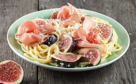 Pasta mit Feigen und Schinken in leckerer Sahnesoße