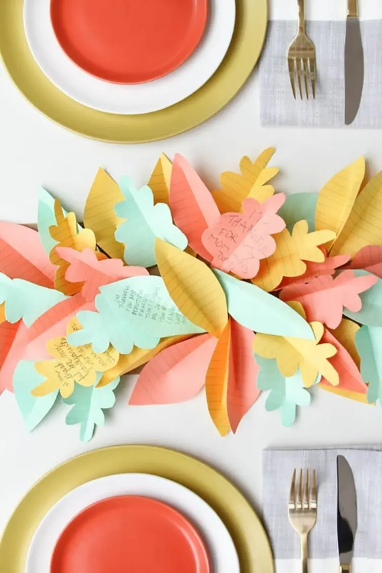 Tischläufer fürs Erntefest mit Kindern selber machen aus Papier-Blättern