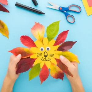Basteln für 2-Jährige im Herbst - Löwe aus Papierkreis und Blättern