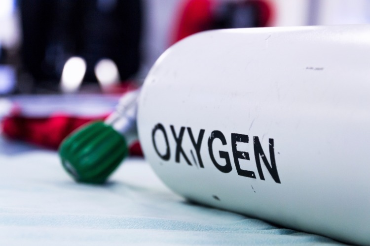 flasche zur oxygenierung durch hyperbare sauerstofftherapie gegen alzheimer