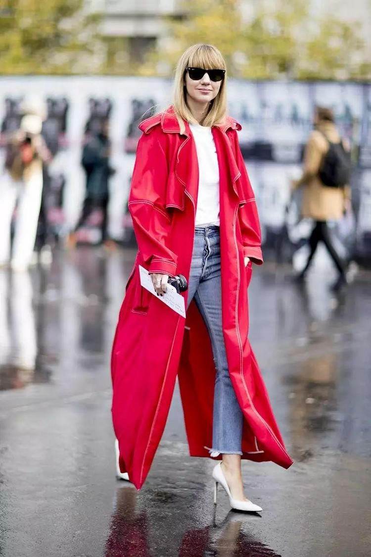 roter Trenchcoat kombinieren Jeans Outfits für den Herbst Modetrends 2021