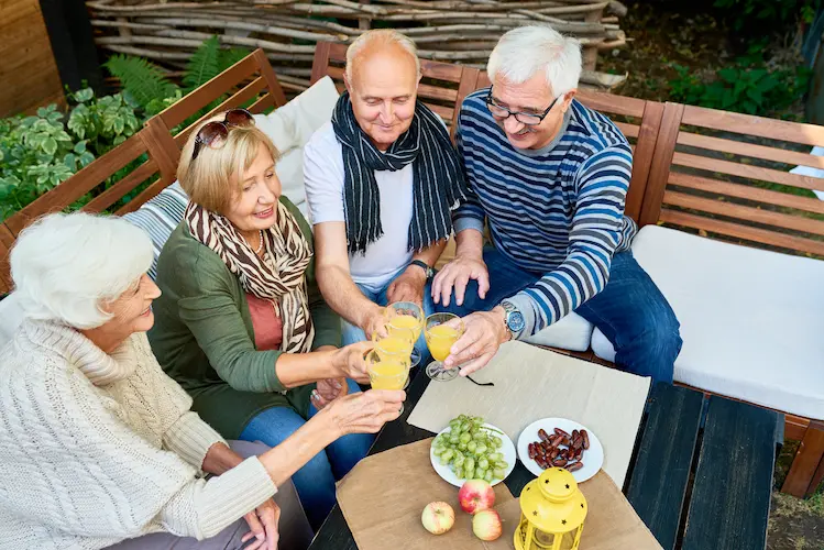 soziale interaktion im alter nach früherer pensionierung steigert die kognitive funktion