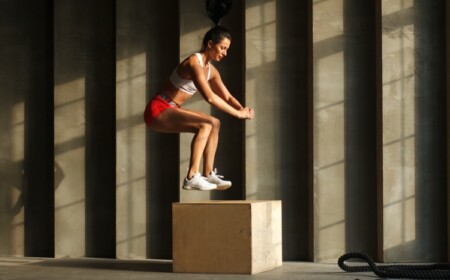 Box Jump Übung richtig ausführen - mit niedriger Höhe beginnen