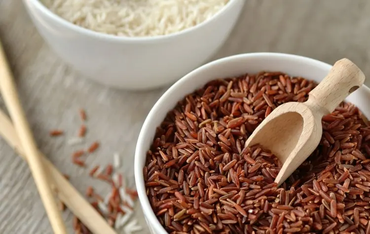 Brauner Reis für eine sättigende Kohlsuppe als leichtes Herbstgericht