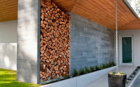 Brennholz dekorativ stapeln Hauseingang