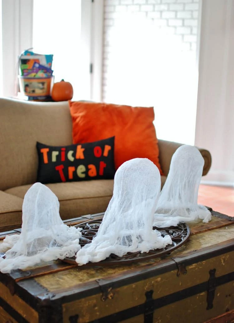 Einfache Halloween Deko fürs Wohnzimmer DIY Geister