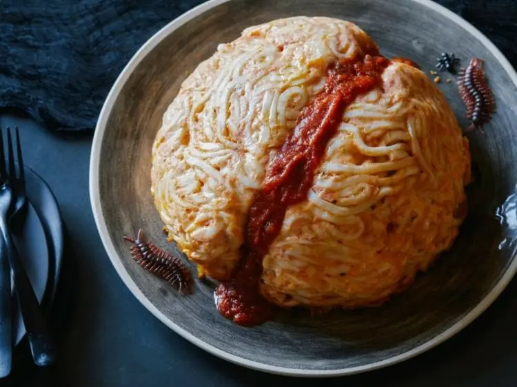 Gehirn als Halloween Spaghetti Idee - Cooler Serviervorschlag mit Hackbällchen