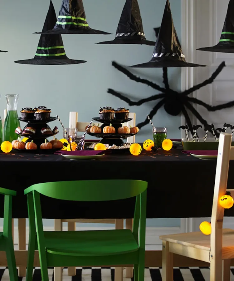 Halloween Deko 2021 für den Tisch Kürbis Girlande beleuchtet hängende Hexenhüte