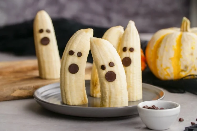 Halloween Geister aus Bananen selber machen