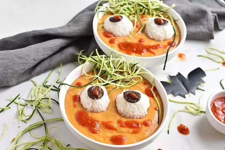 Halloween Suppe mit Augen fürs Party-Buffet: So bereiten Sie eine ...