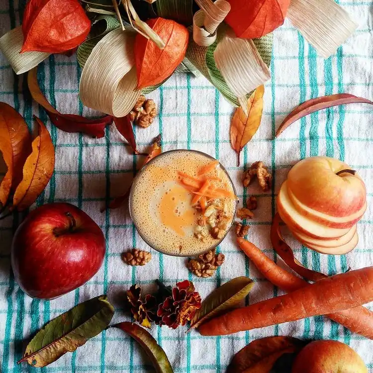 Herbst Smoothie mit Karotte und Apfel