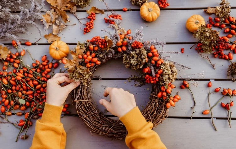 Herbstkranz aus Naturmaterialien basteln Ideen für umeltfreundliche Deko