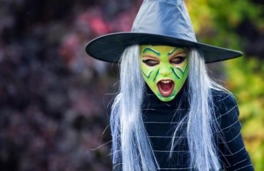 Idee für Kinderschminken zu Halloween Hexengesicht