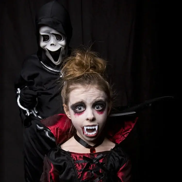 Make-up für Kinder zum Vampir Kostüm - Coole und einfache Ideen für Halloween