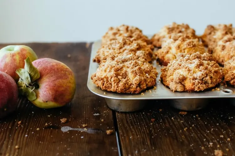 Muffins mit Apfel und Zimt im Herbst backen als Dessert oder Frühstück