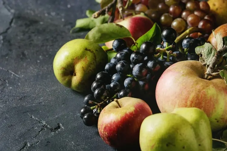 Saisonale Rezepte im Oktober mit Obst - Aus Äpfeln Desserts backen