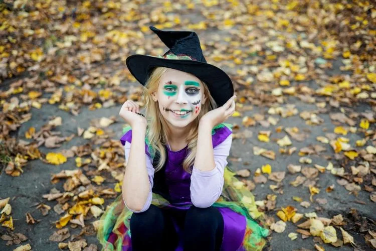 Schminkideen für Kinder Hexen Gesicht zu Halloween