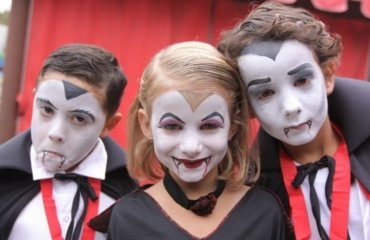 Vampir Make-up für Kinder - Anleitung, Tipps und Ideen für Jungs und Mädchen