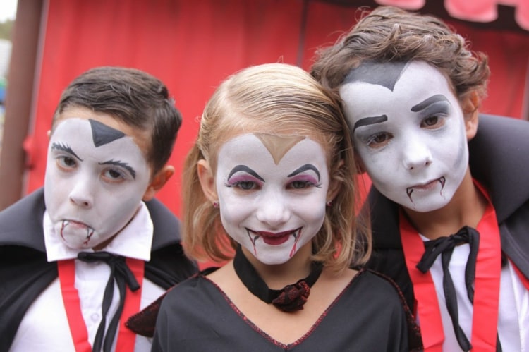 Vampir Make-up für Kinder - Anleitung, Tipps und Ideen für Jungs und Mädchen