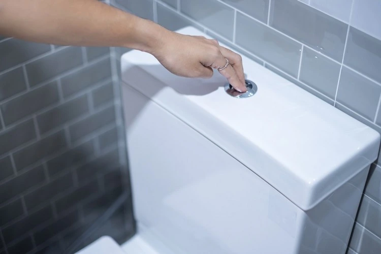WC Spülkasten richtig reinigen mit Hausmitteln Essig verwenden