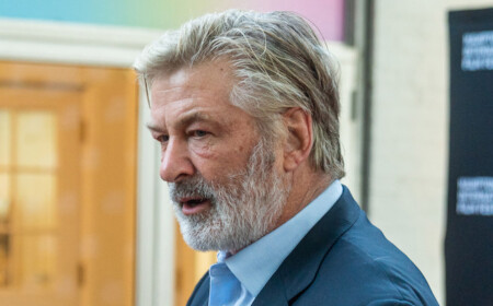 alec baldwin im unglück wegen versehentlich ernschossener kamerafrau am filmset