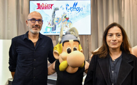 anne Goscinny tochter von rene Goscinny präsentiert asterix und obelix mit jean yves ferri